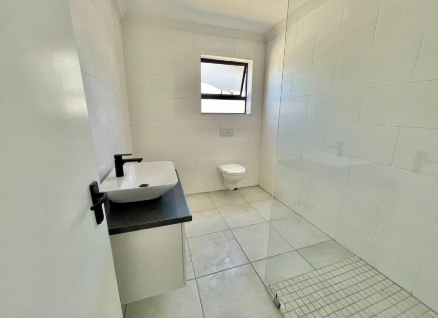 5 Bedroom Property for Sale in Wavecrest Eastern Cape